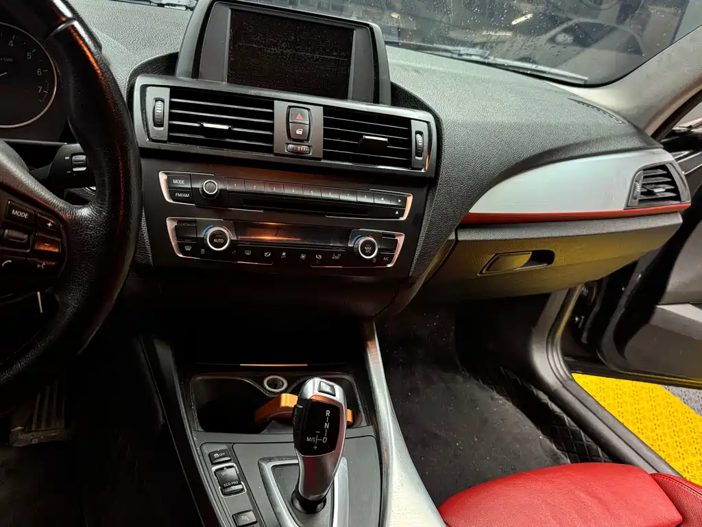 BMW 1 Series 2012 — фото 16