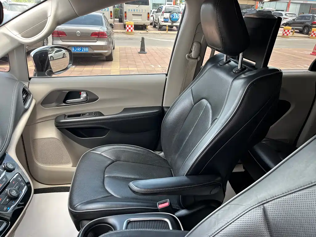 Chrysler Grand Voyager 2019 — фото 9
