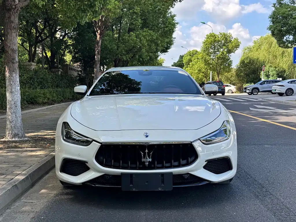 Maserati Ghibli 2023 — фото 2