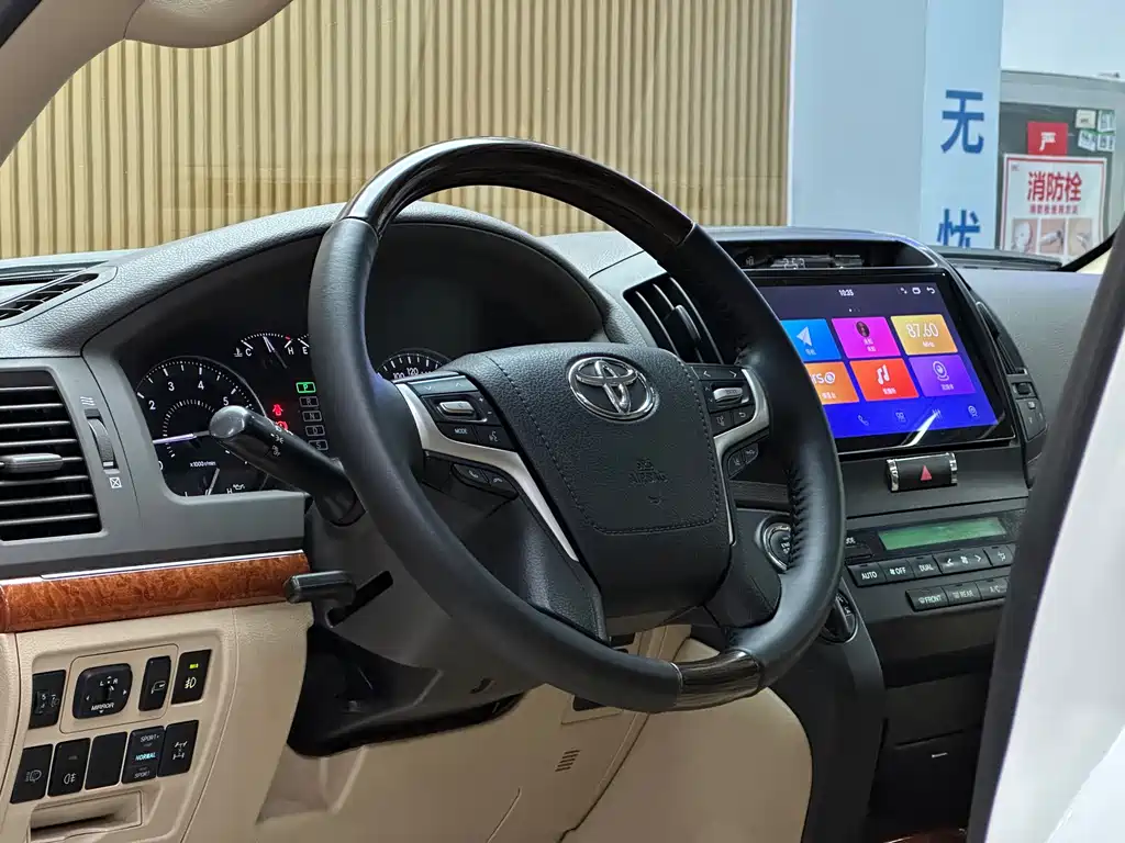 Toyota Land Cruiser 2015 — фото 9