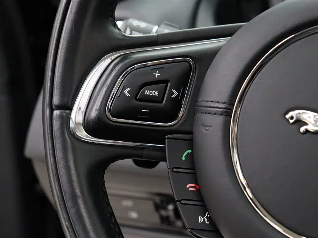 Jaguar XJ 2014 — фото 19