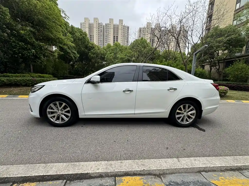 Chevrolet Malibu 2017 — фото 24