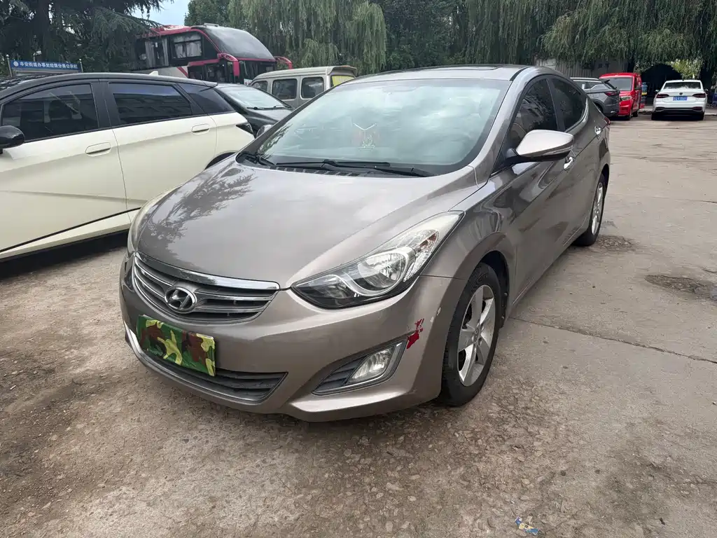 Hyundai Elantra Langdong 2012