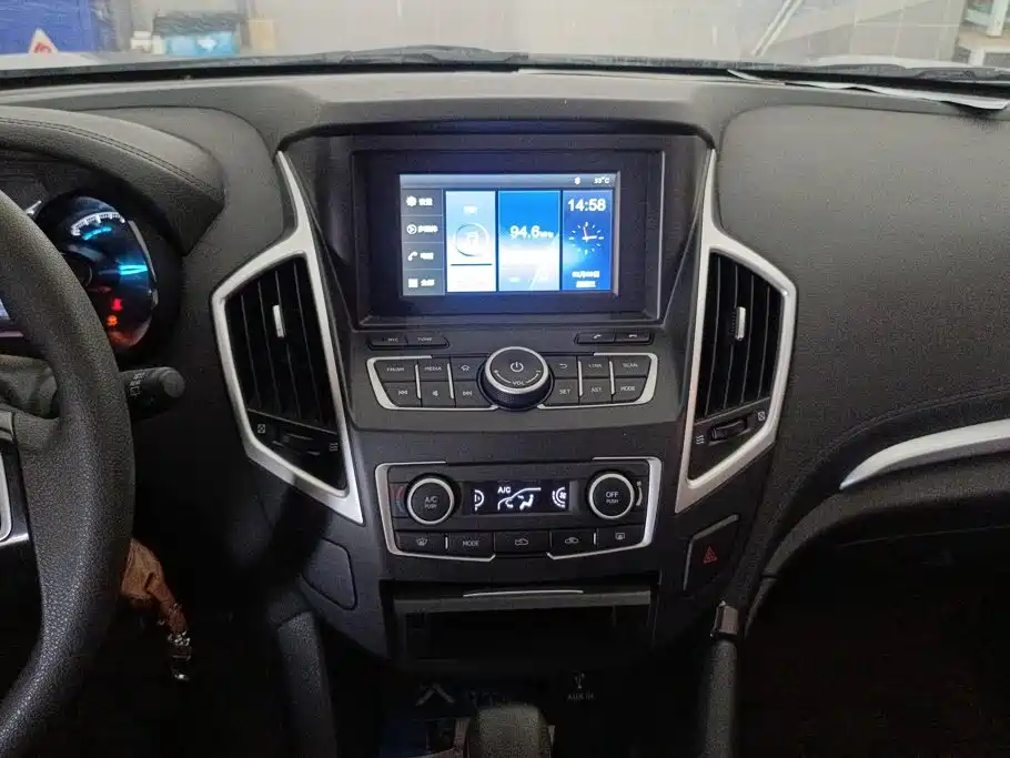 Dongfeng Fengshen AX7 2015 — фото 13