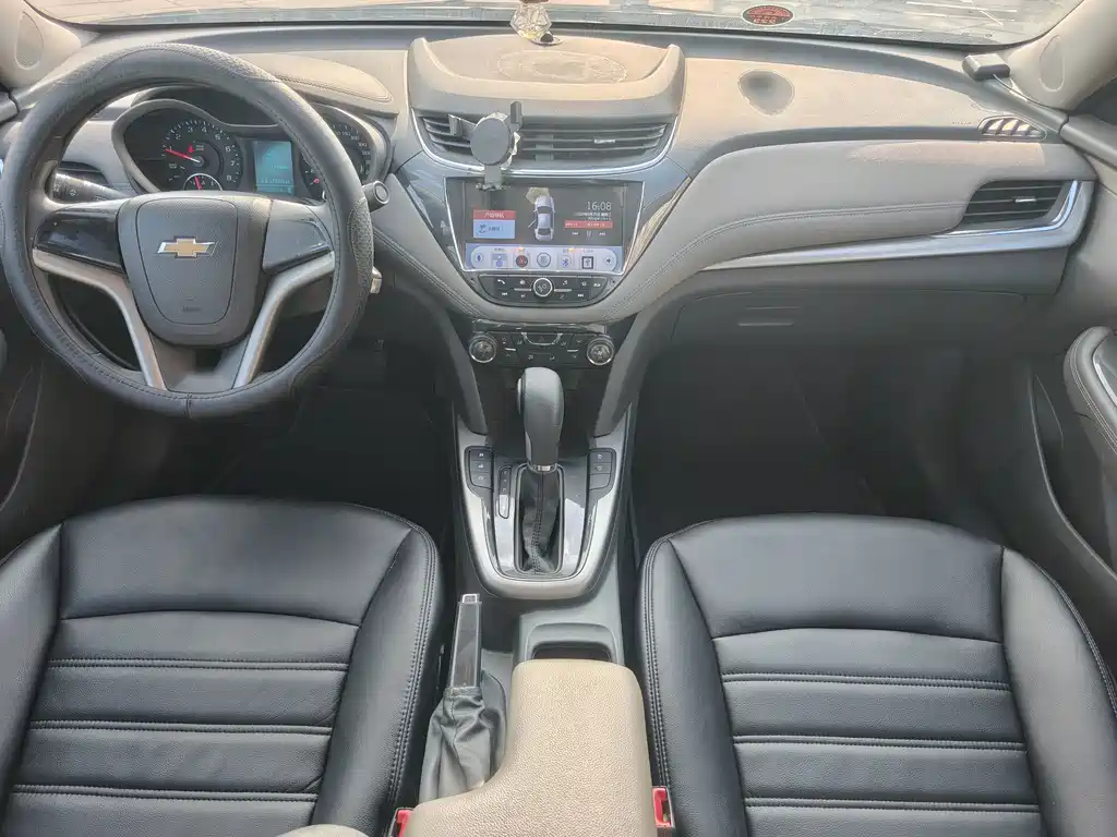 Chevrolet Malibu 2017 — фото 10