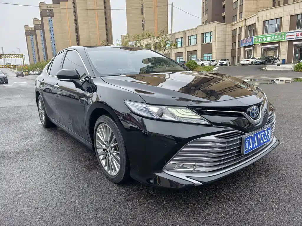 Toyota Camry 2019 — фото 3