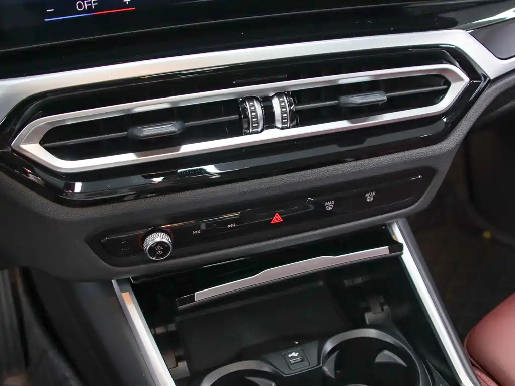 BMW 3 Series 2023 — фото 10