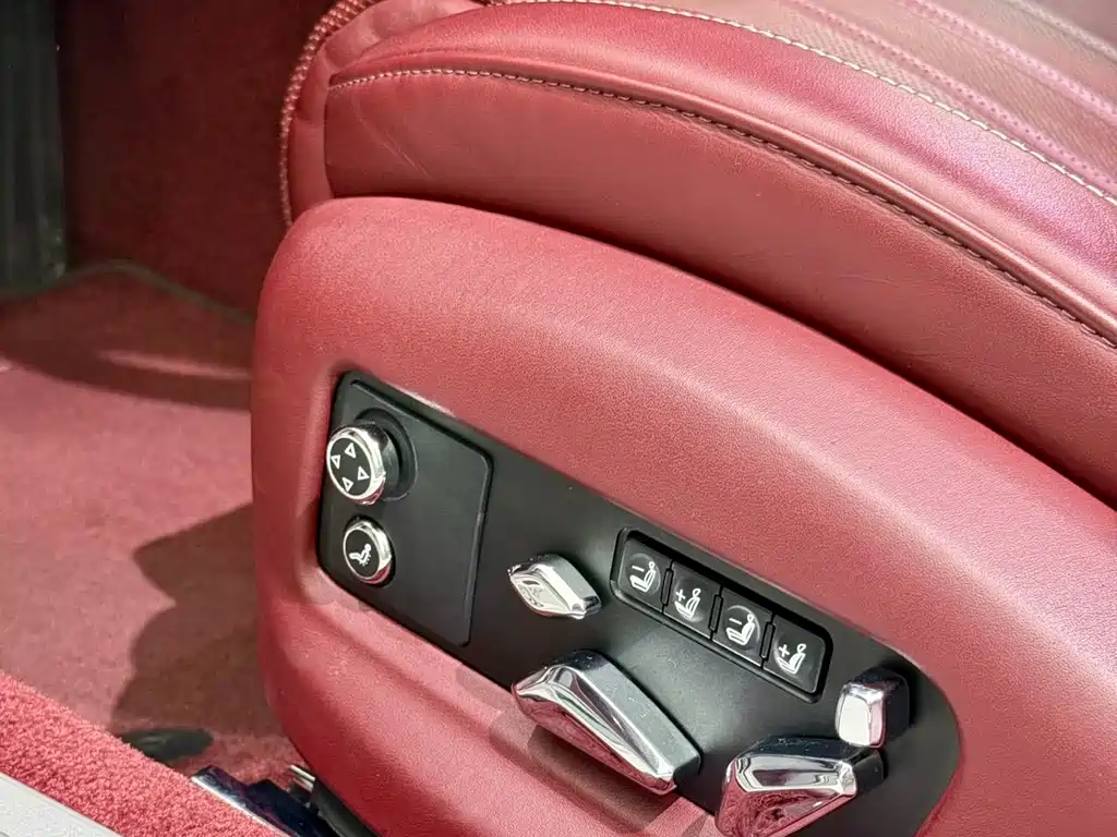 Bentley Flying Spur Plug-In Hybrid 2023 — фото 14