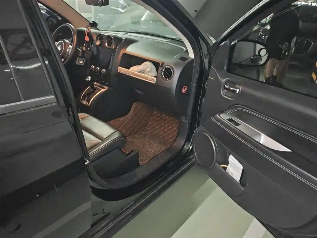 Jeep Compass 2015 — фото 21