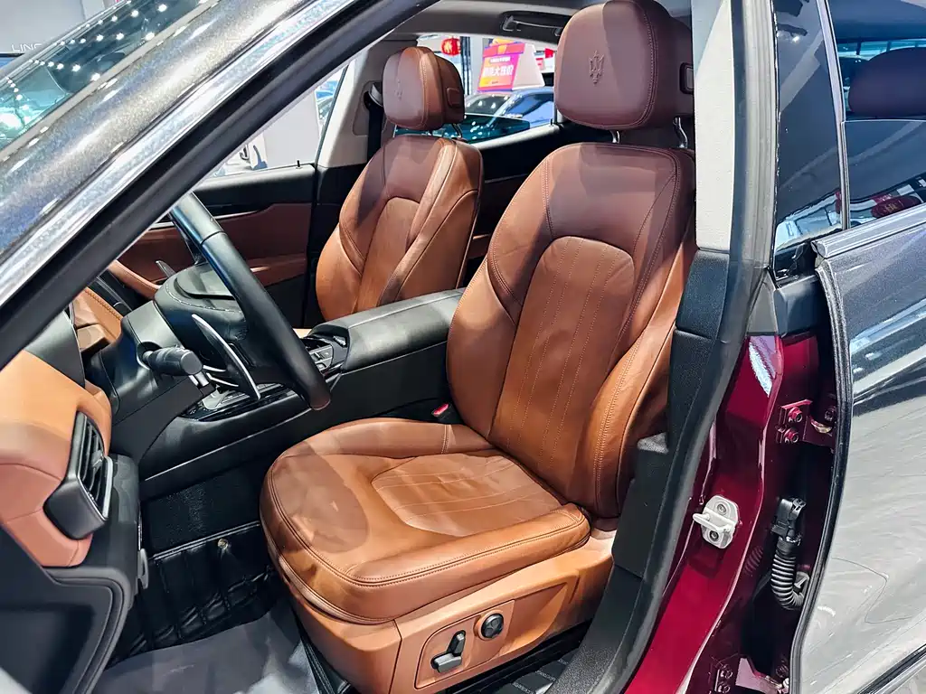Maserati Levante 2017 — фото 12