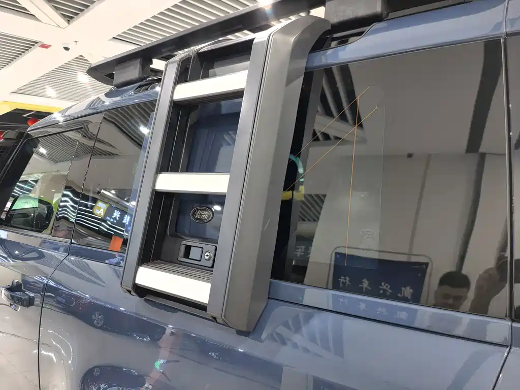 Land Rover Defender 2022 — фото 13