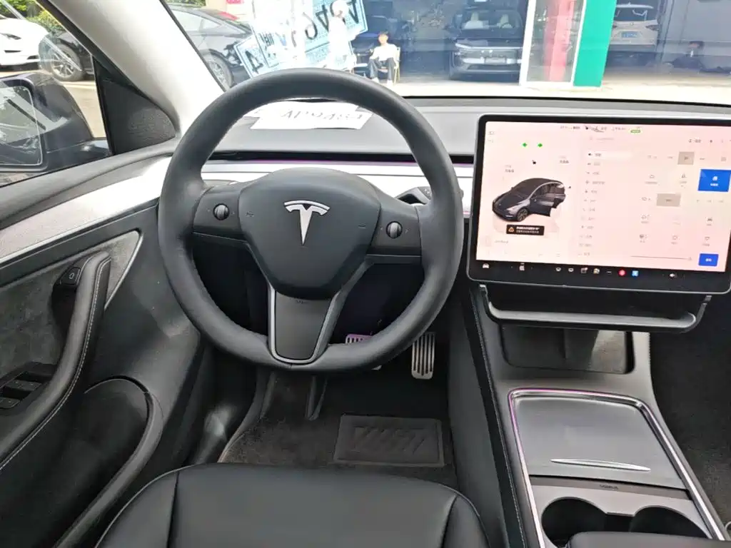 Tesla Model Y 2024 — фото 11