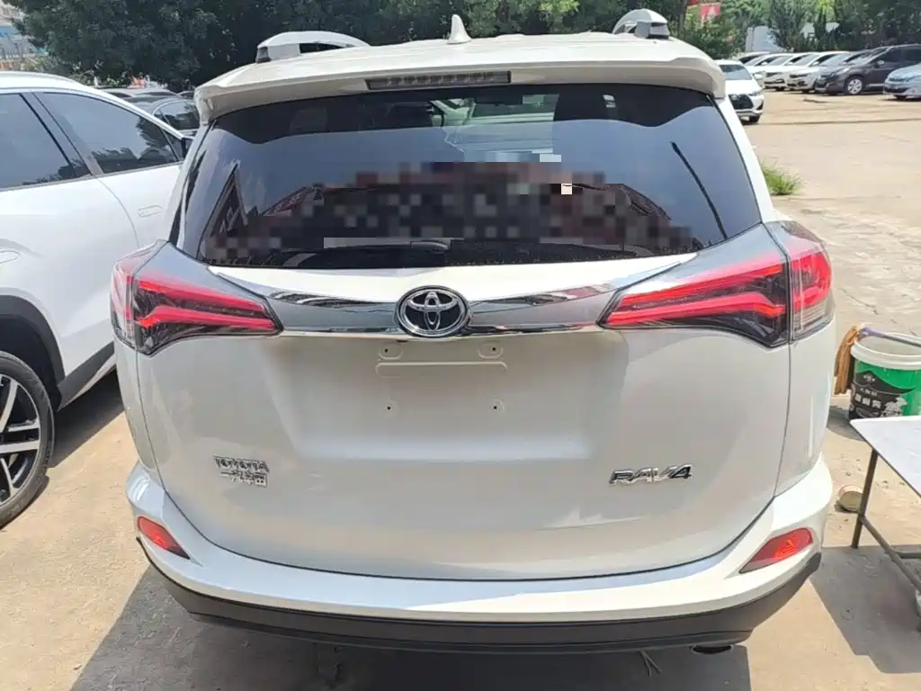 Toyota RAV4 2018 — фото 6
