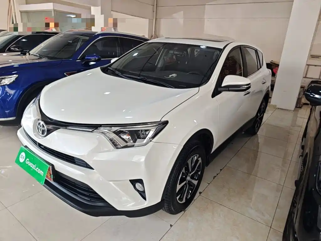 Toyota RAV4 2019 — фото 1