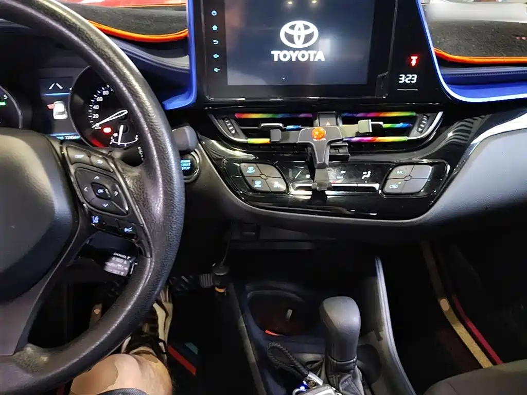 Toyota C-HR 2021 — фото 10