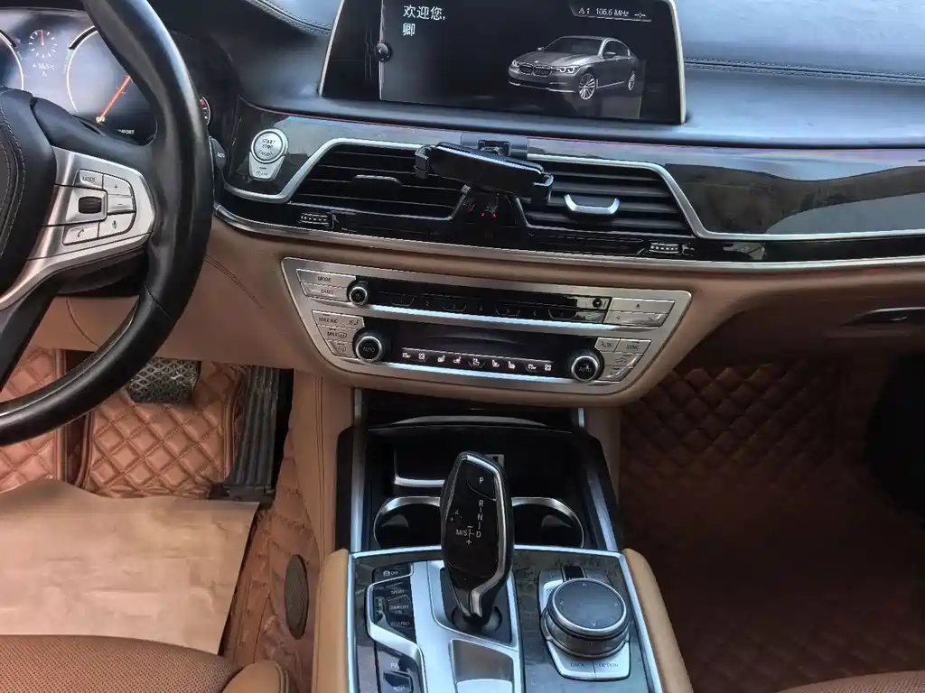 BMW 7 Series 2017 — фото 9