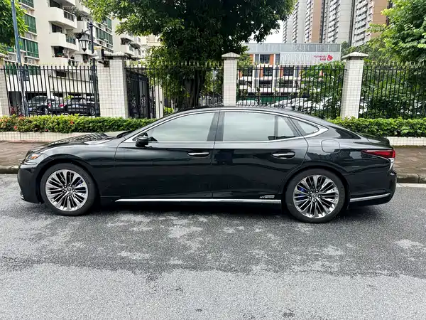 Lexus LS 2018