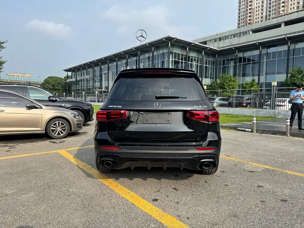 Mercedes-Benz GLB AMG 2026