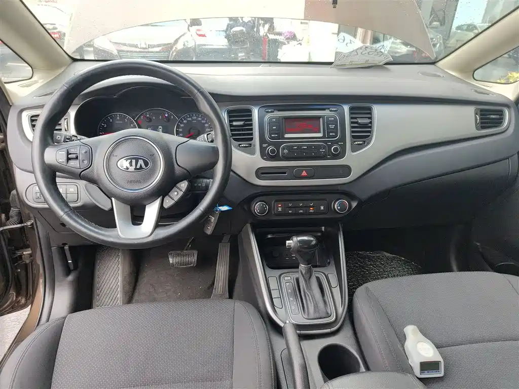 Kia Carens 2015 — фото 10