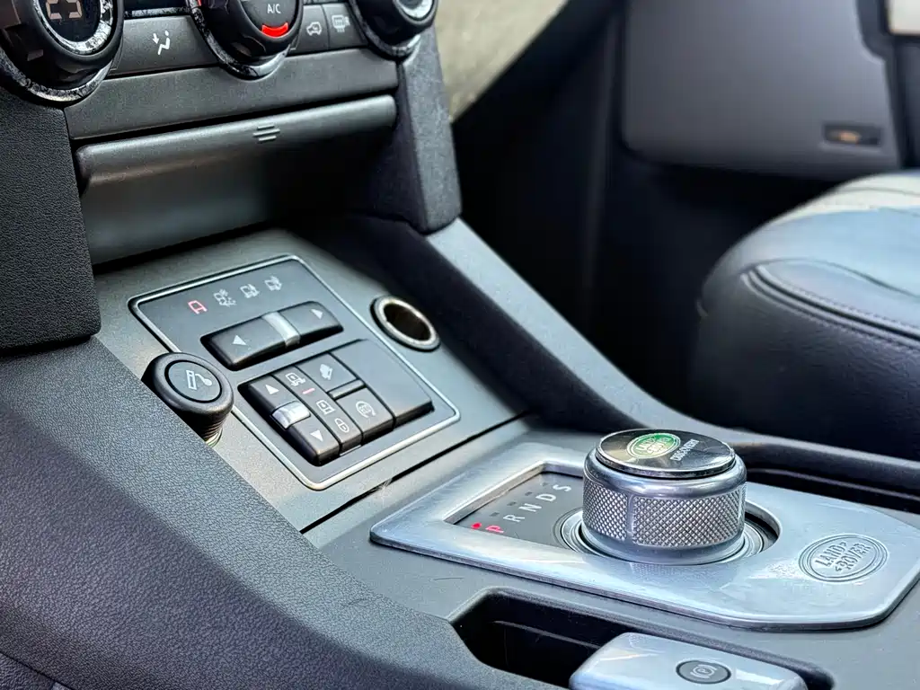 Land Rover Discovery 2016 — фото 11