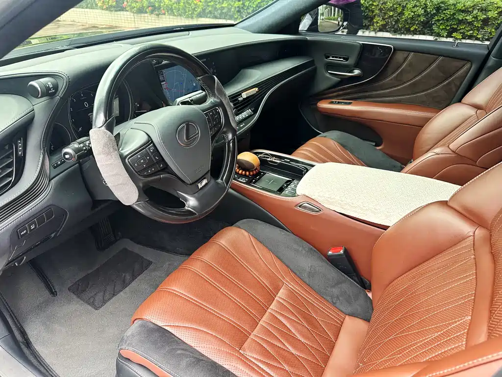 Lexus LS 2018 — фото 13