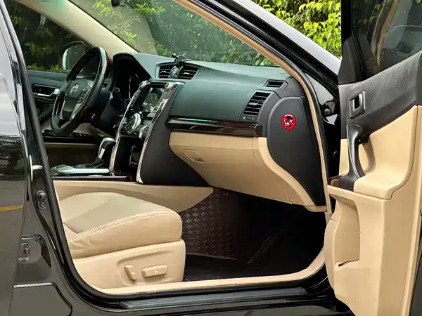 Toyota Reiz 2013