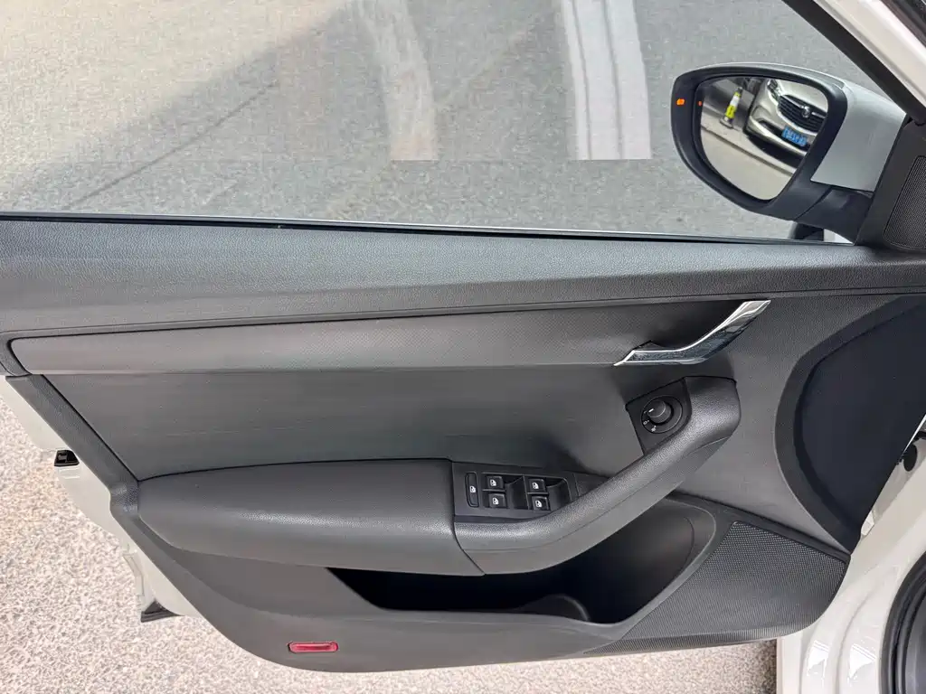 Skoda Octavia 2023 — фото 11