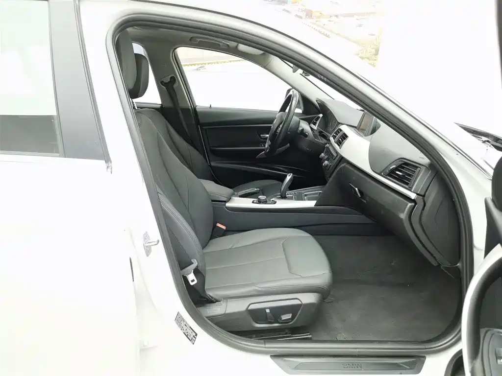 BMW 3 Series 2015 — фото 23