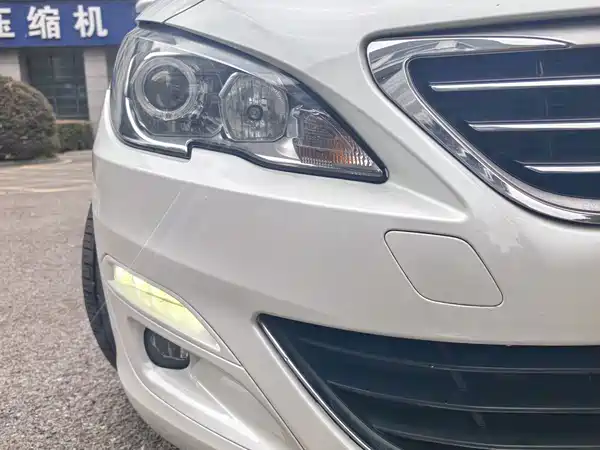 Peugeot 408 2015