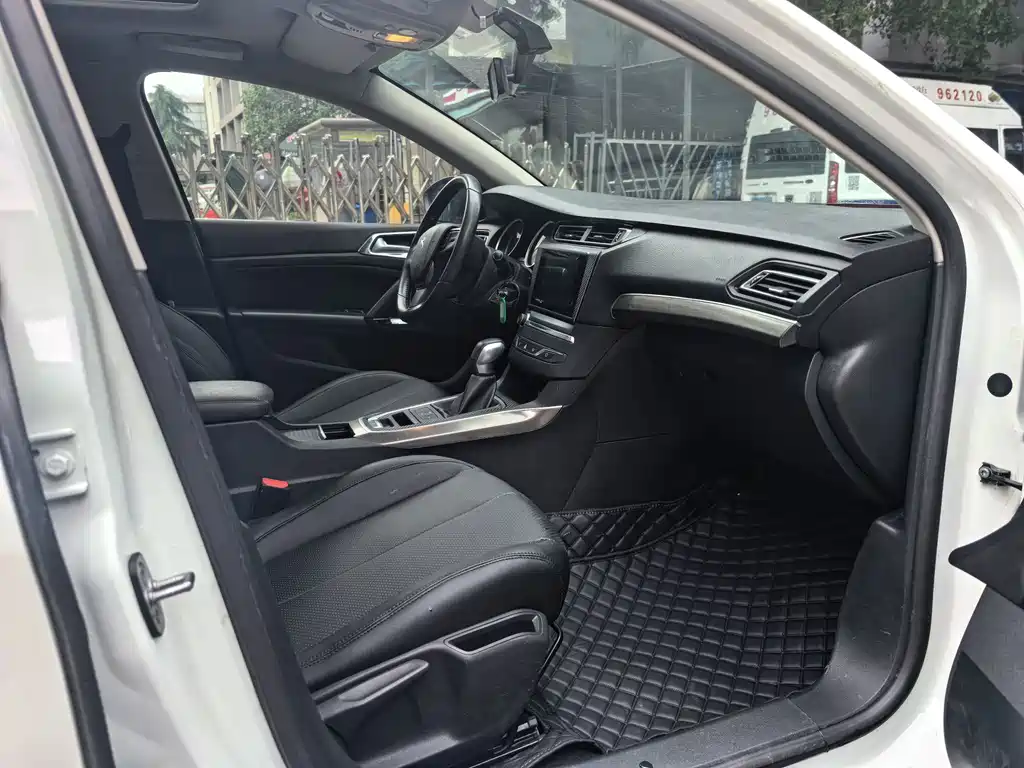 Peugeot 408 2015 — фото 16