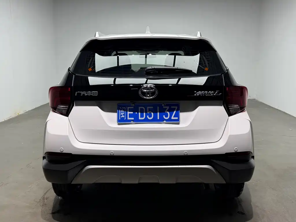 Toyota Yaris L 2023 — фото 31