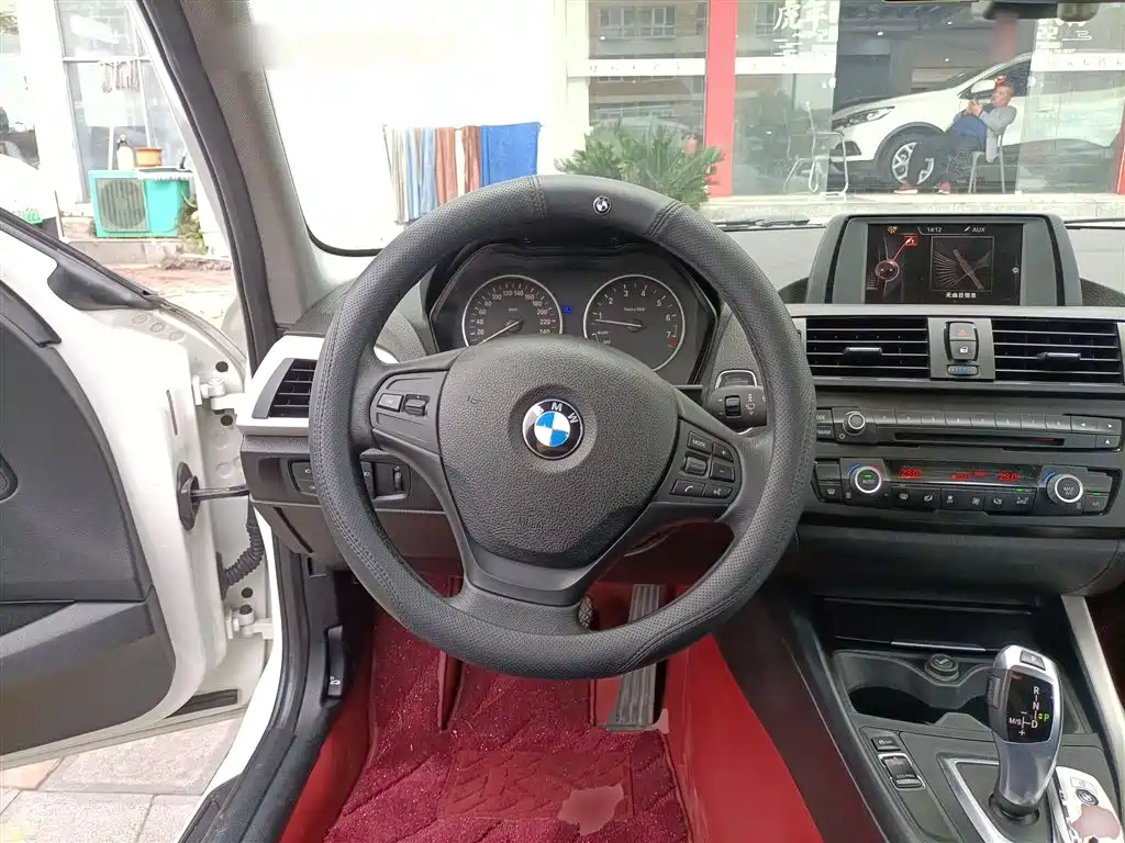 BMW 1 Series 2015 — фото 11