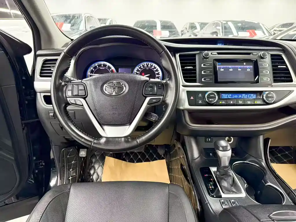 Toyota Highlander 2017 — фото 16