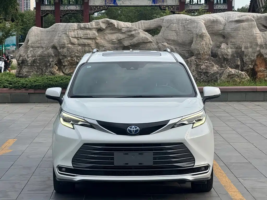 Toyota Sienna 2022 — фото 2