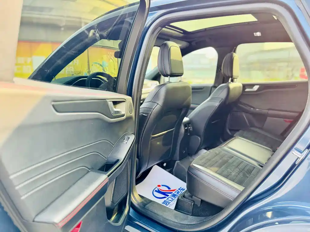 Ford Escape 2020 — фото 11