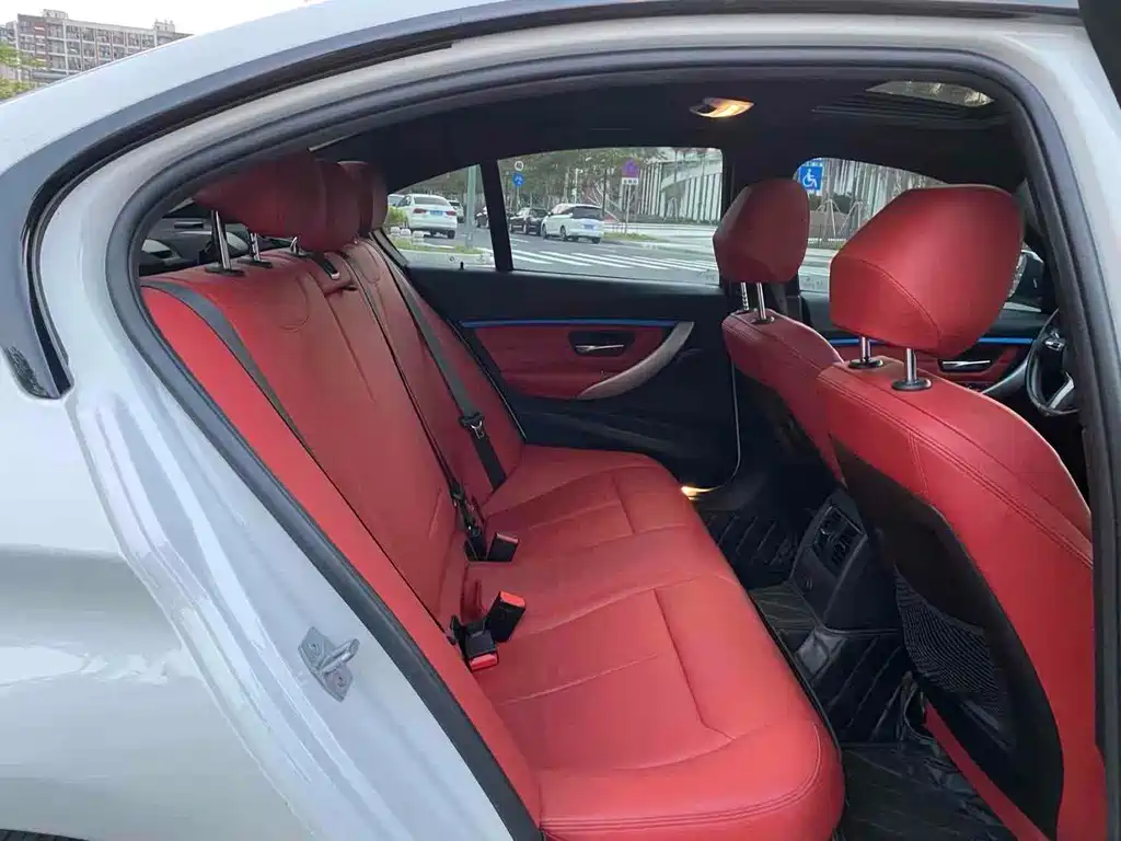 BMW 3 Series 2019 — фото 17