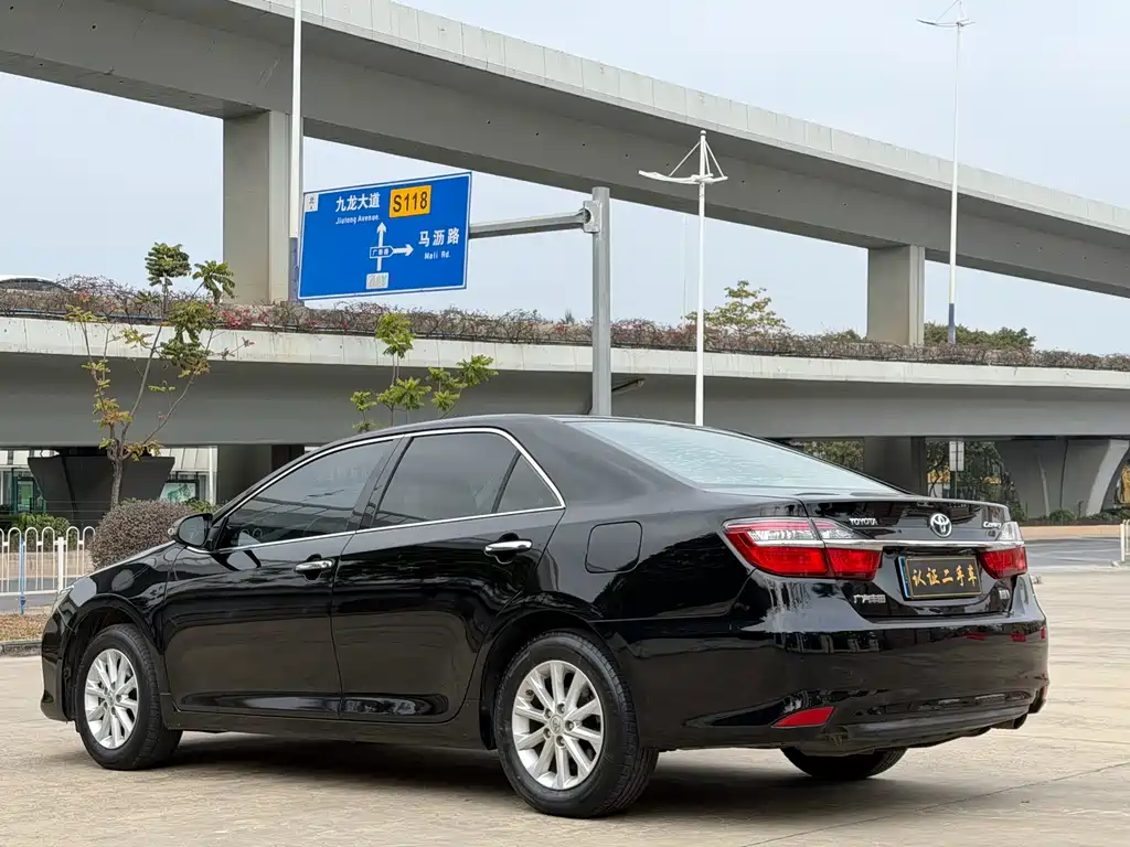 Toyota Camry 2016 — фото 3