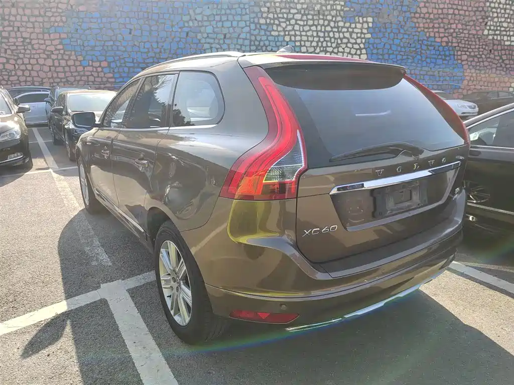 Volvo XC60 2016 — фото 23
