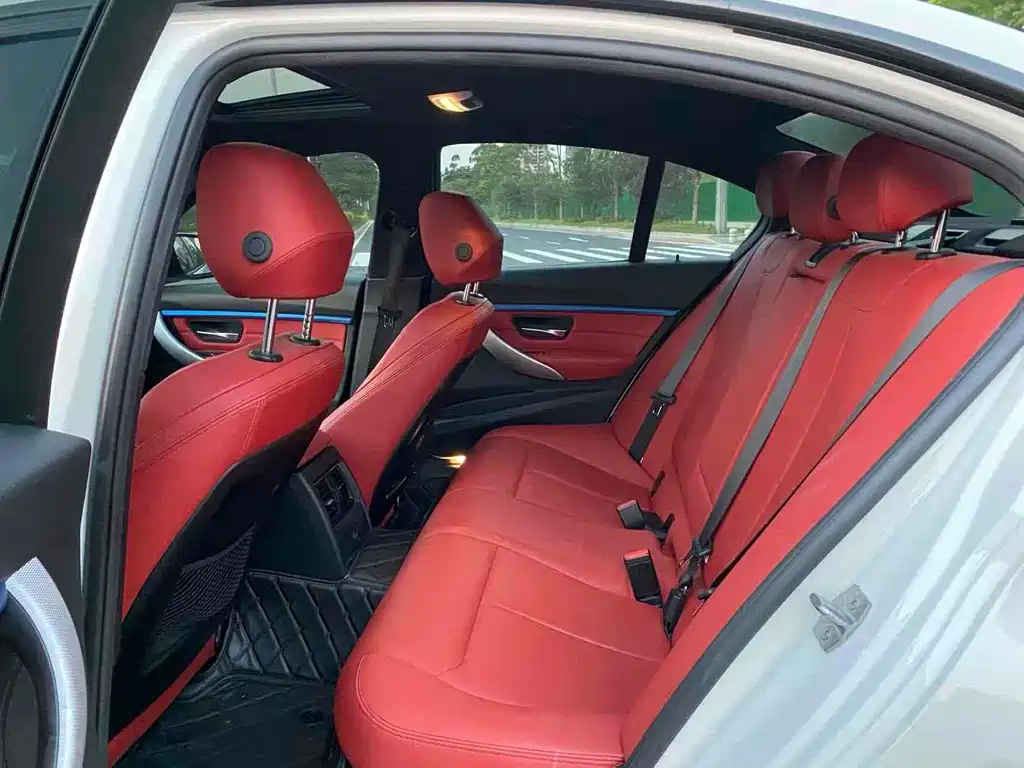 BMW 3 Series 2019 — фото 10