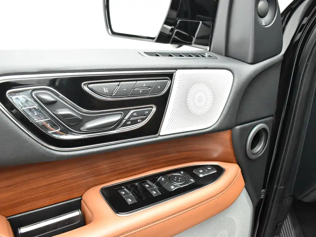 Lincoln Navigator 2019 — фото 16