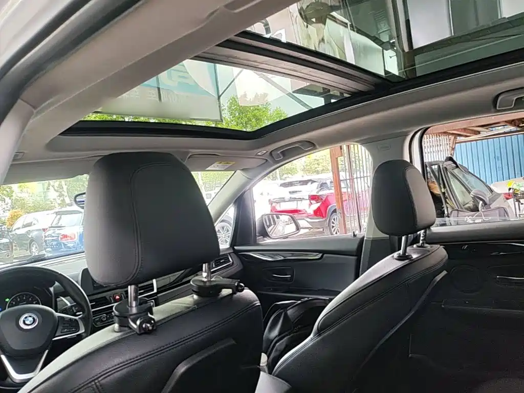 BMW 2 Series Active Tourer 2018 — фото 11