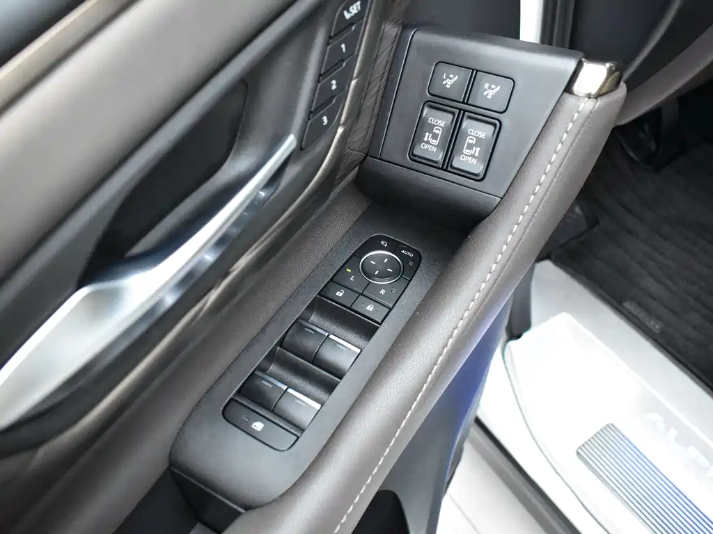 Toyota Alphard 2025 — фото 23