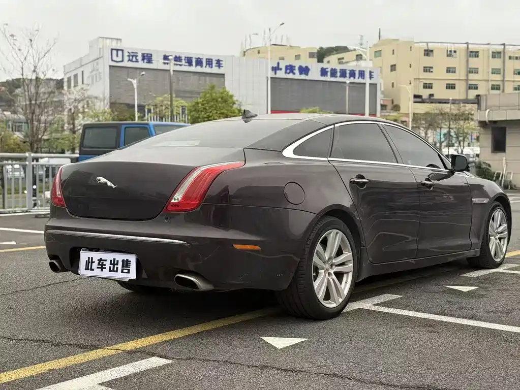 Jaguar XJ 2016 — фото 10