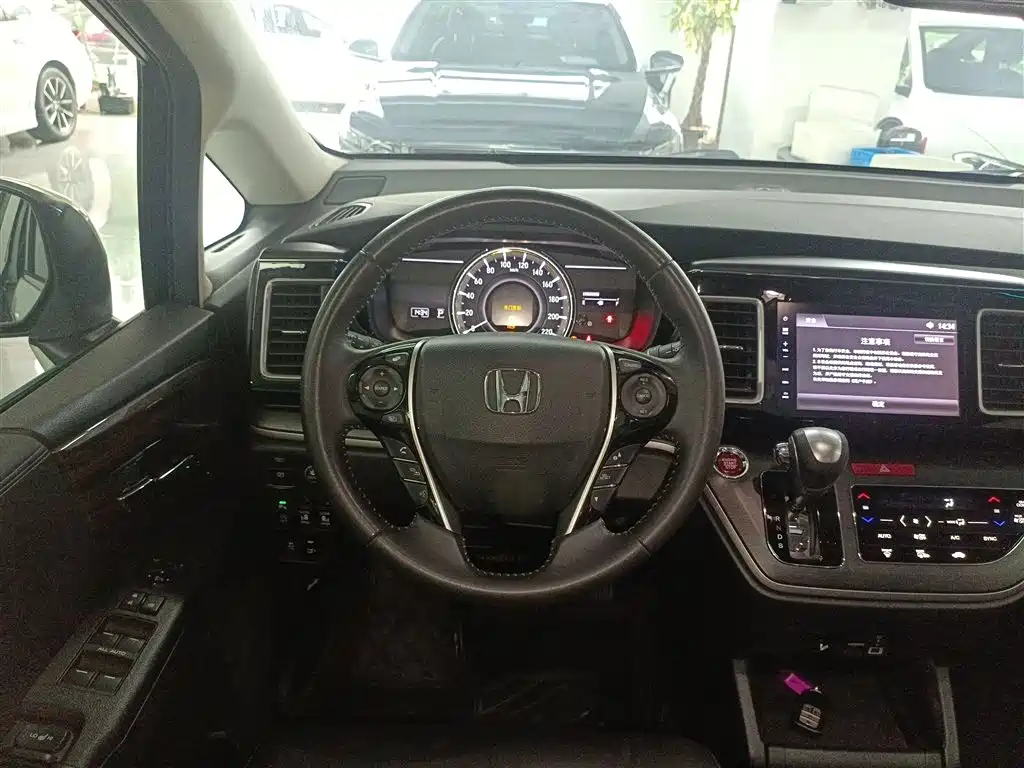 Honda Elysion 2018 — фото 11