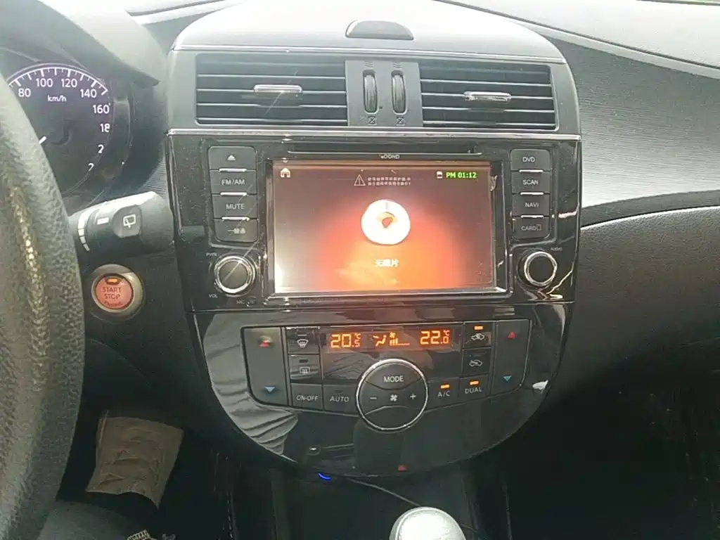 Nissan Tiida 2014 — фото 13