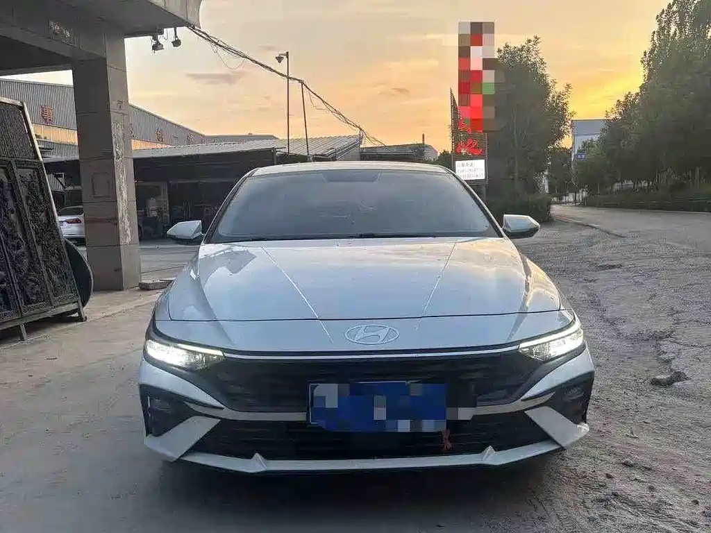 Hyundai Elantra 2023 — фото 2