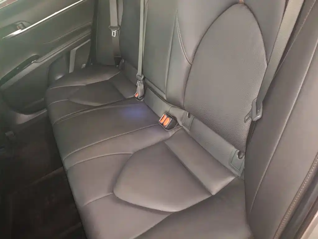 Toyota Camry 2023 — фото 17