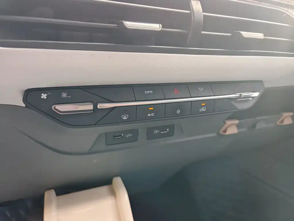 Geely Galaxy Panda 2023 — фото 15