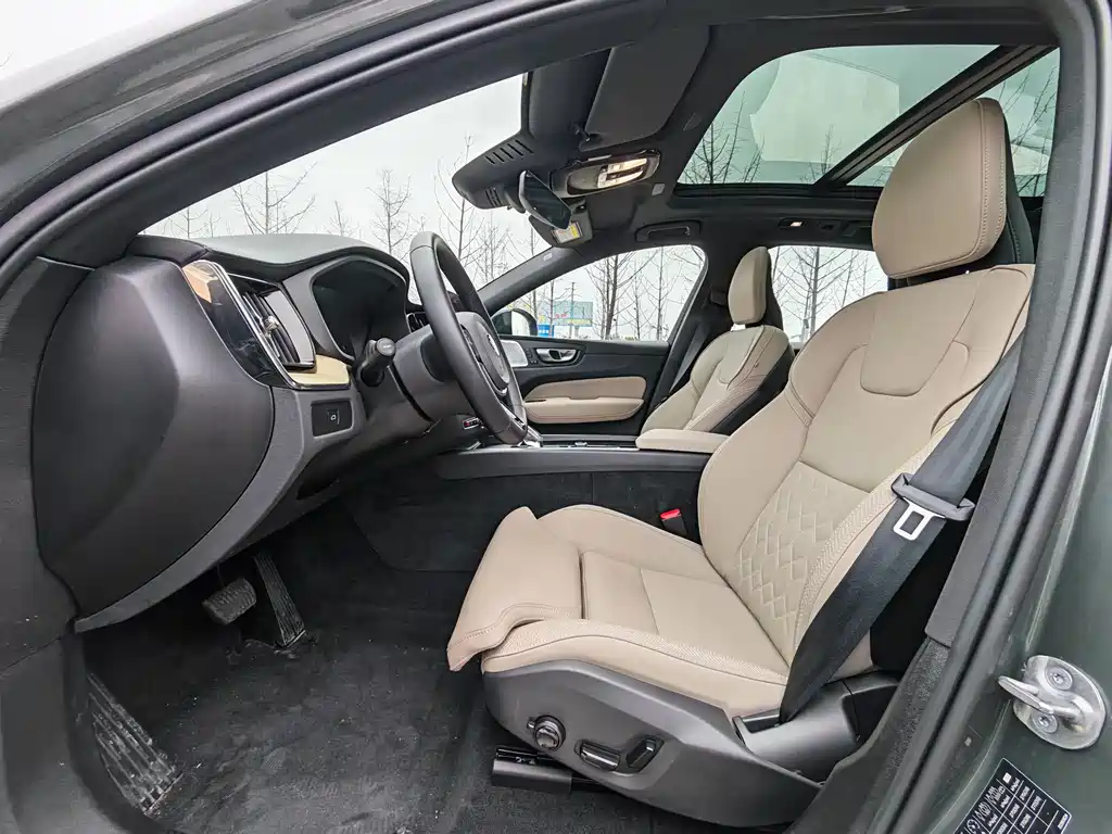 Volvo XC60 2025 — фото 25