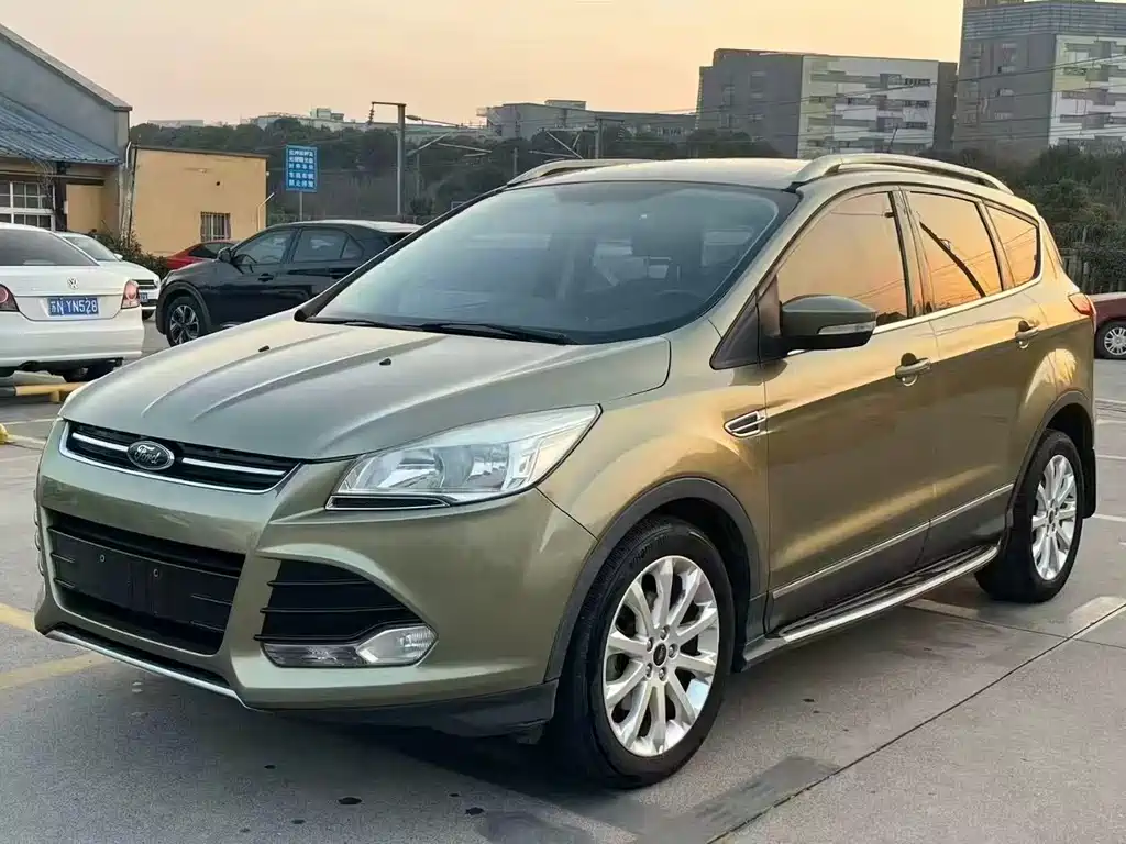Ford Kuga 2015 — фото 1